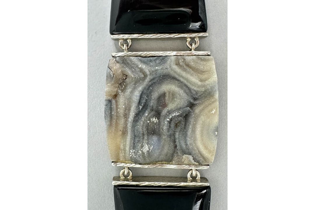 Druzy Quartz and Onyx panel Bracelet, probably Scottish c1940 - Image 2 of 6