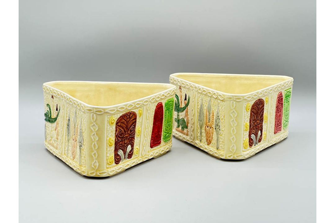 Unusual Pair of triangular form Aztec pattern Planters, Shorter and Son, second half C20th - Image 4 of 12