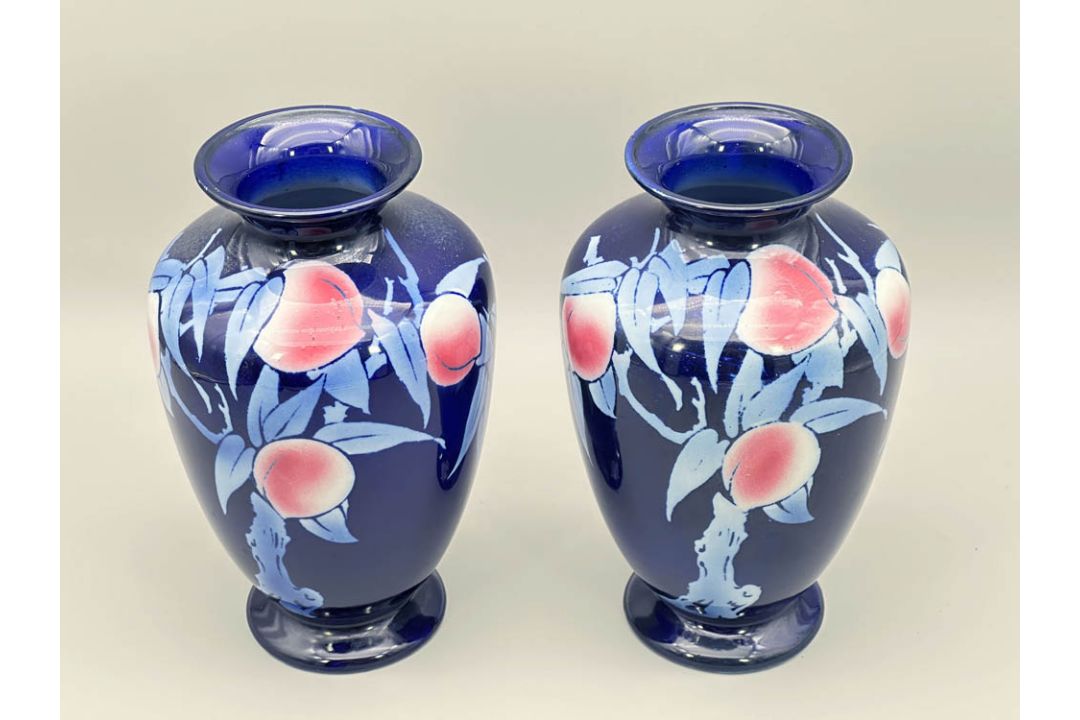 Pair of Shelley ware Peaches or Japanese Fruit design Vases, pattern no 8677, 1930s - Image 5 of 10