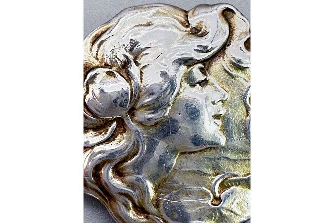 Silver Art Nouveau brooch with a profile head of a lady, French, c1900 - Image 2 of 4