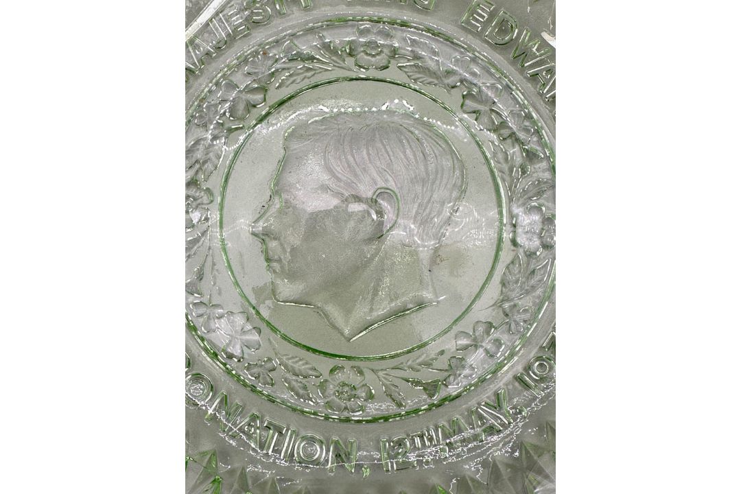 A rare green pressed glass Commemoration Plate for the coronation of Edward VIII on 12th May 1937 - Image 4 of 8
