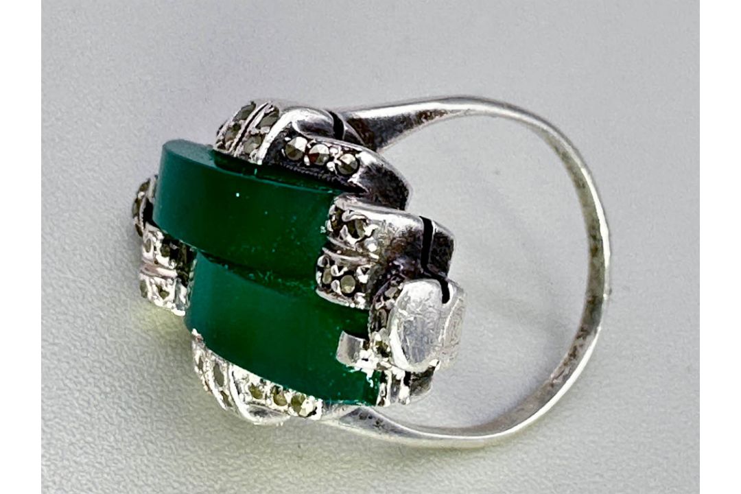 Art Deco silver Ring with chalcedony plaques and marcasites, c1930 - Image 1 of 5