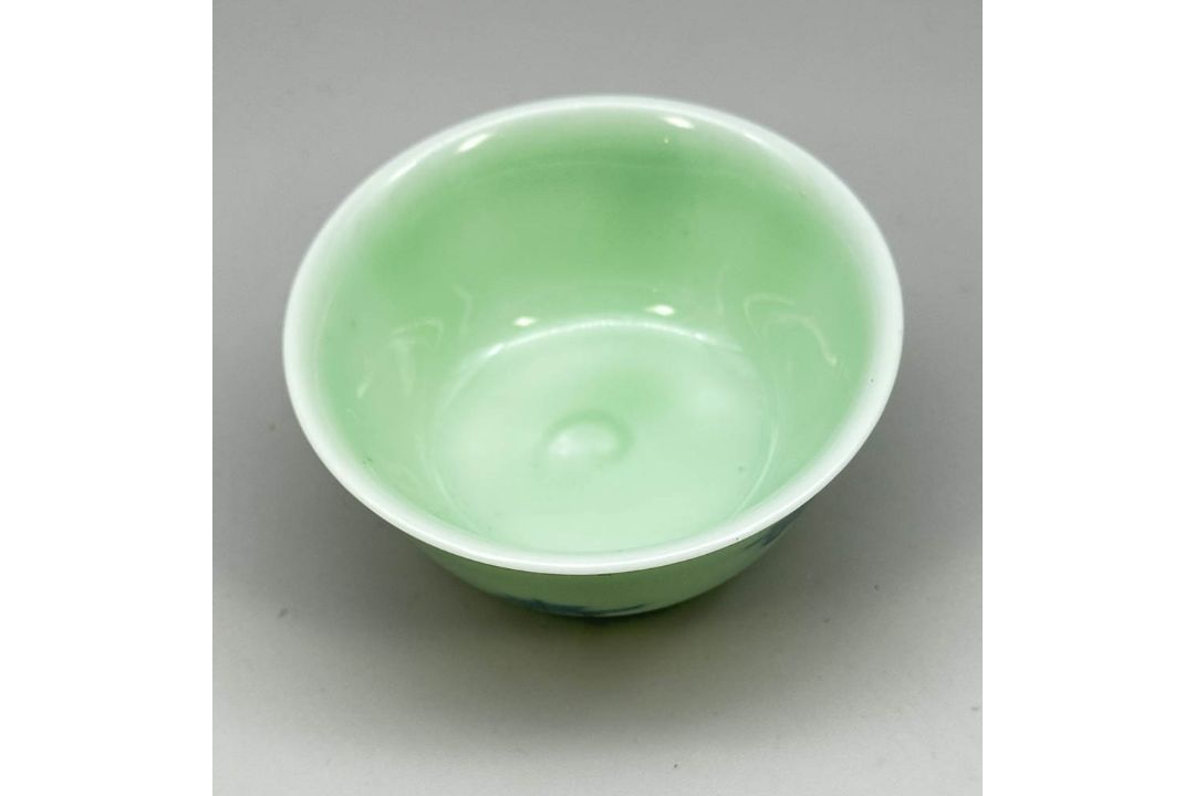 Chinese celadon glaze sake cup with shou symbols, Qing dynasty (1644-1912) - Image 5 of 7