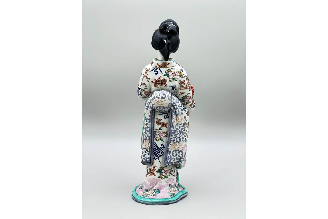 Japanese Arita figure of a Bijin, second half C19th - Image 3 of 10