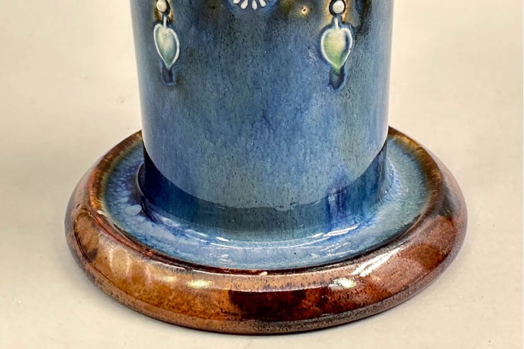 Pair of Royal Doulton Spill Vases with gilt decoration, model number 8409, 1920s - Image 4 of 7