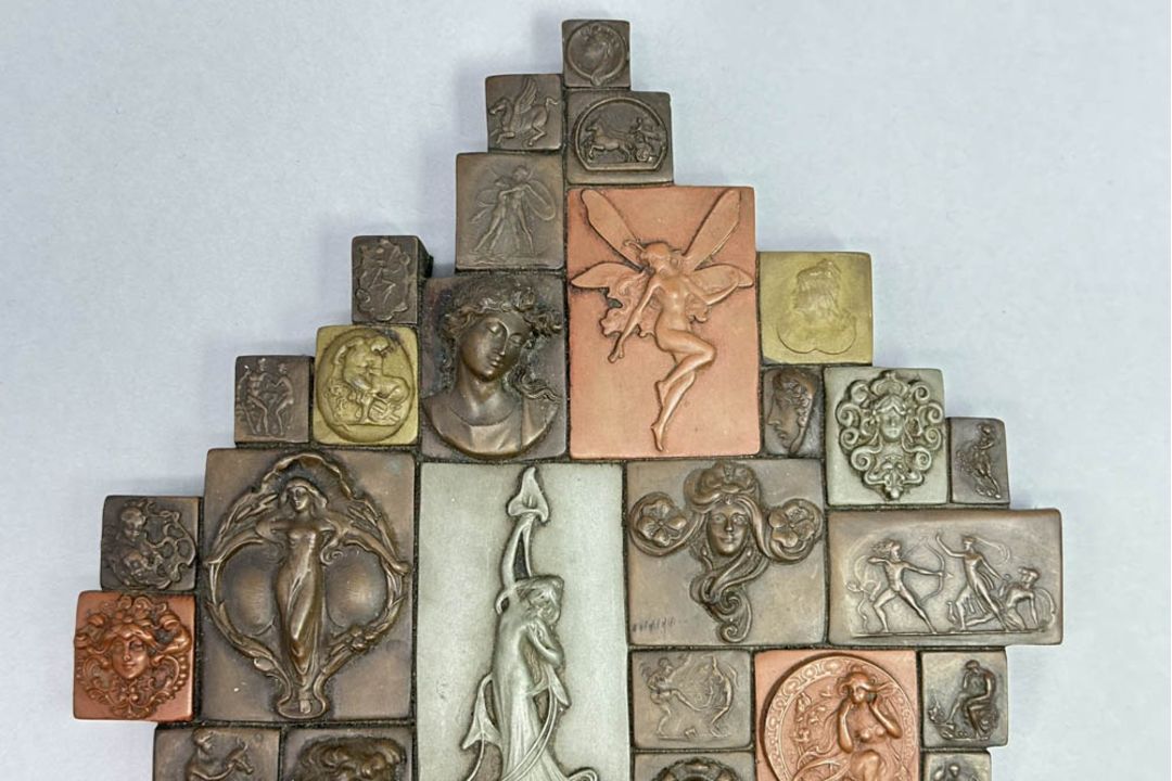 Wall plaque by Giovanni Schoeman depicting classical style figures, signed, 1970s - Image 5 of 7