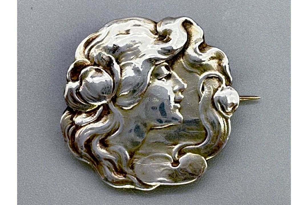 Silver Art Nouveau brooch with a profile head of a lady, French, c1900 - Image 1 of 4