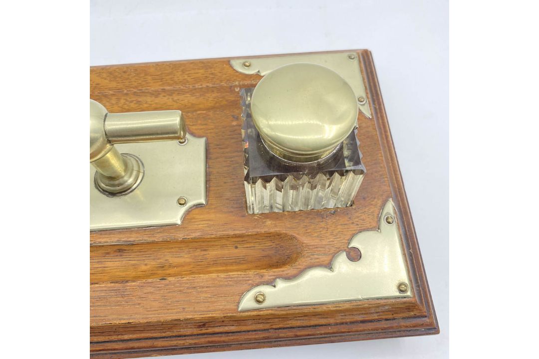 Victorian ships inkwell with original fitted ink pots c1900 - Image 5 of 7