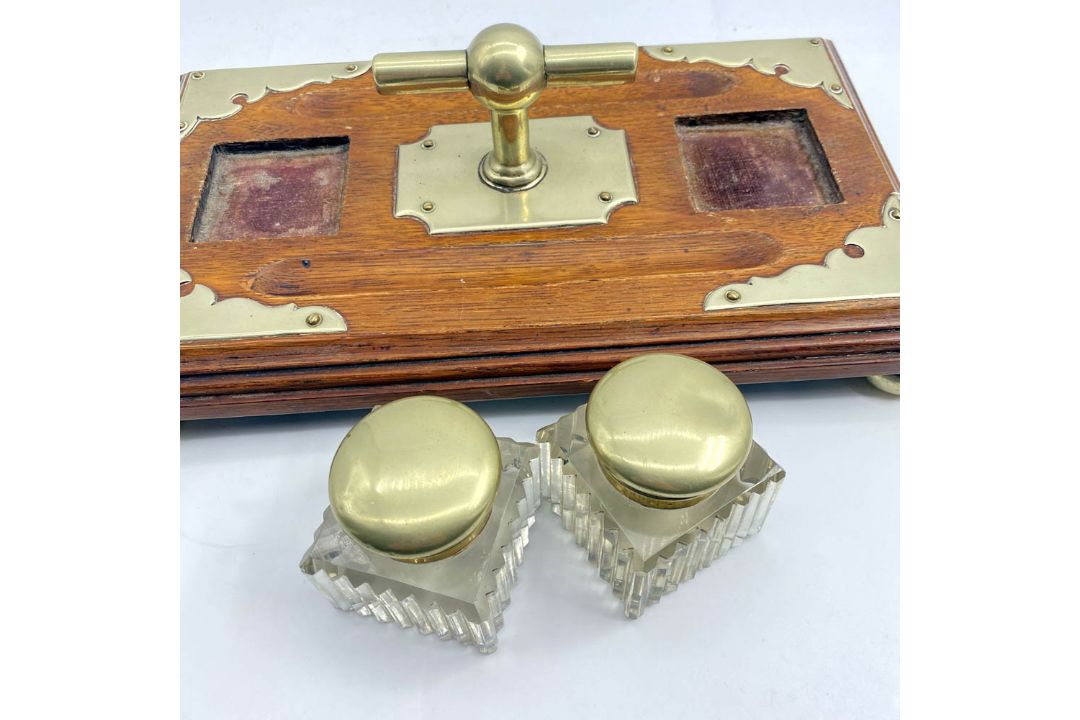 Victorian ships inkwell with original fitted ink pots c1900 - Image 3 of 7