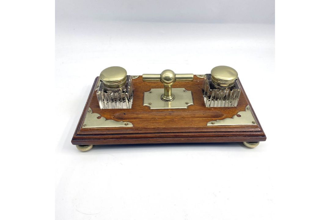 Victorian ships inkwell with original fitted ink pots c1900 - Image 1 of 7