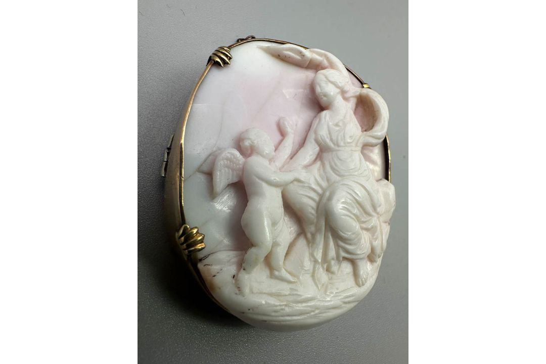 Large allegorical coral cameo Brooch, c1850 - Image 5 of 9