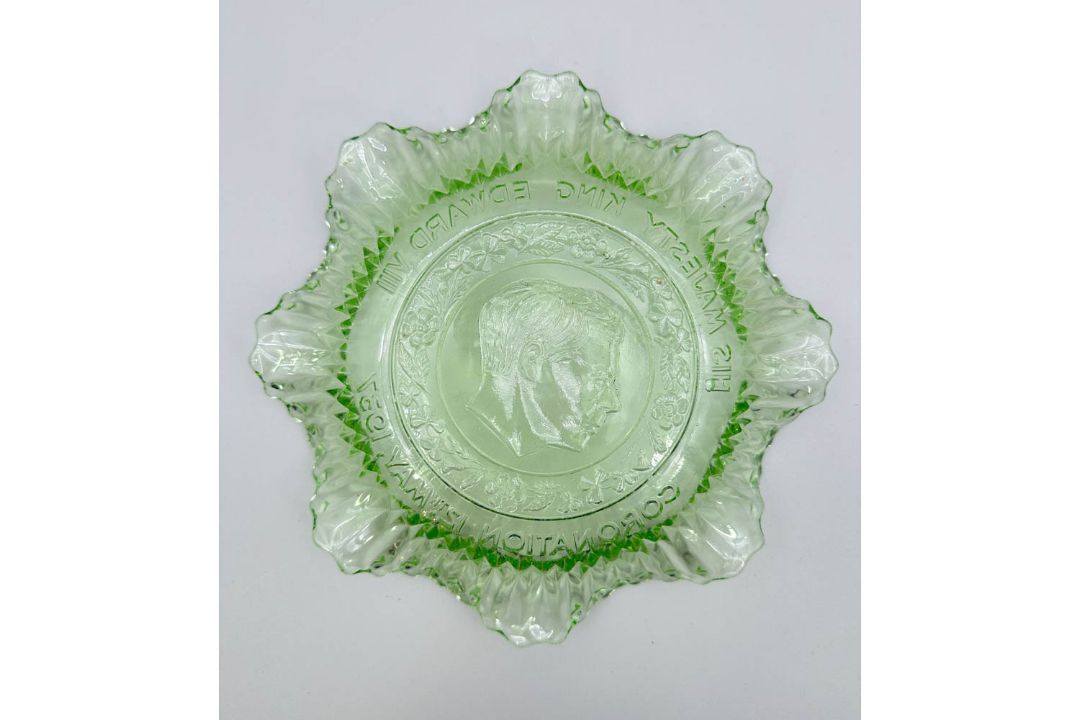 A rare green pressed glass Commemoration Plate for the coronation of Edward VIII on 12th May 1937 - Image 8 of 8