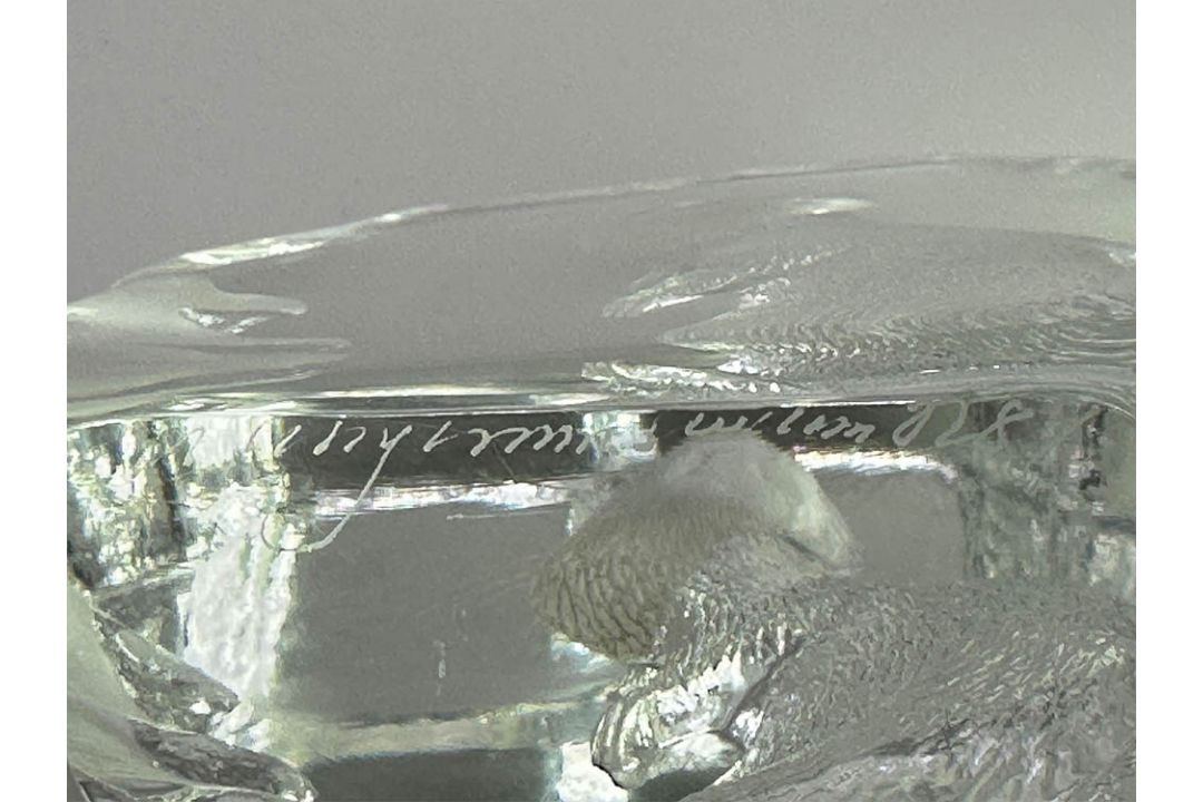 Lead crystal glass Otter paperweight, Mats Jonasson for Maleras Glasbruk, Sweden, late C20th - Image 8 of 8
