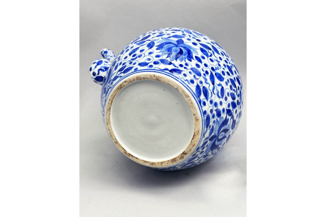 Exceptionally large Chinese Blue and White Teapot with metal handle, late C19th - Image 9 of 10
