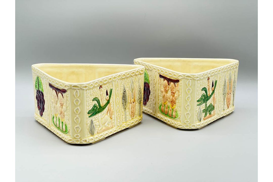 Unusual Pair of triangular form Aztec pattern Planters, Shorter and Son, second half C20th - Image 6 of 12