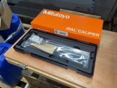 (NEW) Mitutoyo 8" Dial Caliper with Case