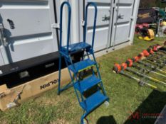 ROLLING FOLDABLE STEP LADDER