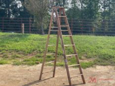 8' WOODEN FOLDING STEEP LADDER