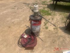 AIR-OPERATED GREASE PUMP, LUBRICANT HOSE W/REEL