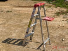 4' ALUMINUM FOLDING STEP LADDER
