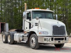 2011 MACK PINNACLE CXU613 DAY CAB TRUCK TRACTOR