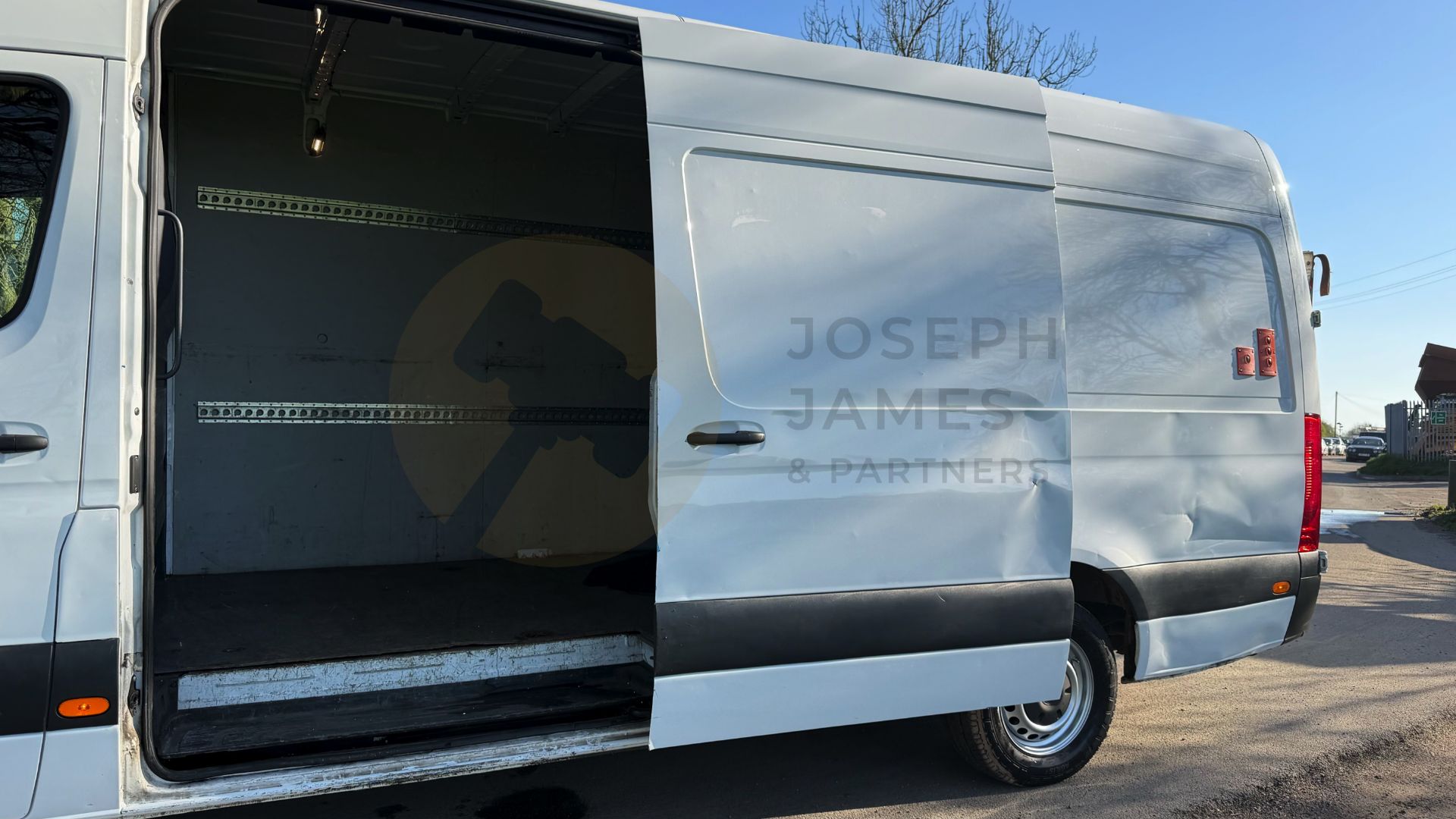 MERCEDES-BENZ SPRINTER 315 CDI *PROGRESSIVE* LWB HI-ROOF (2023 - EURO 6) *FITTED REAR TAIL-LIFT* - Image 22 of 40