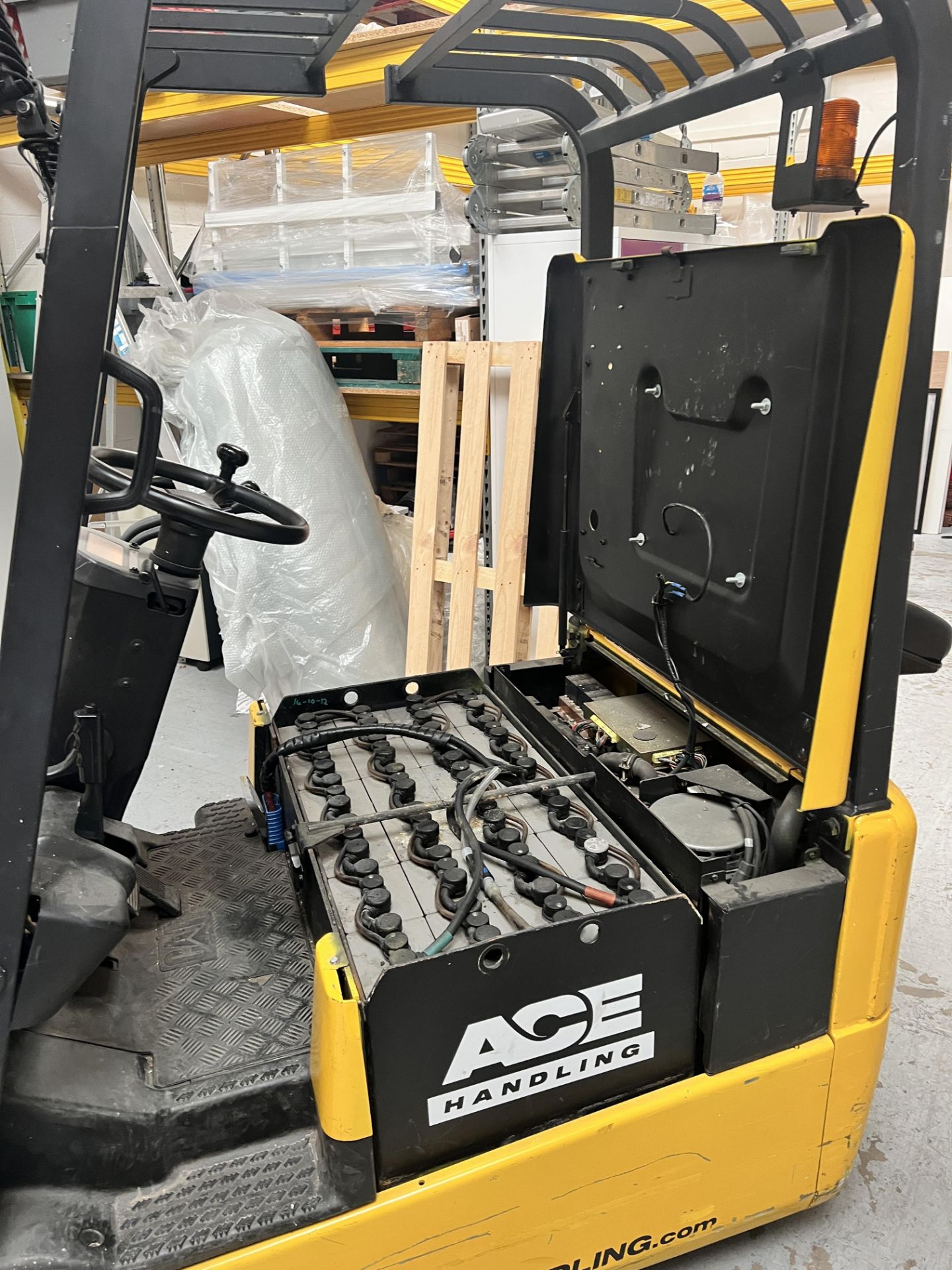 Caterpillar EP16 3-Wheel Electric Counterbalance Ride-On Fork Lift Truck - Image 5 of 6