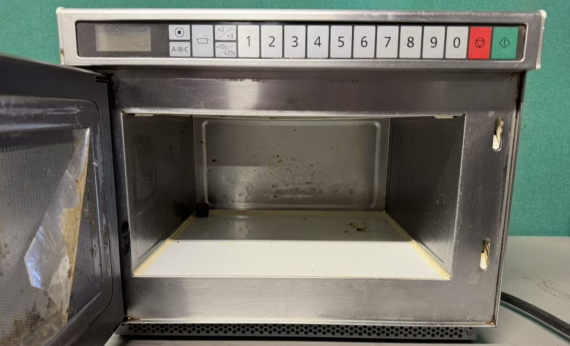 Panasonic NE-1856 230V Microwave Oven - Image 4 of 7