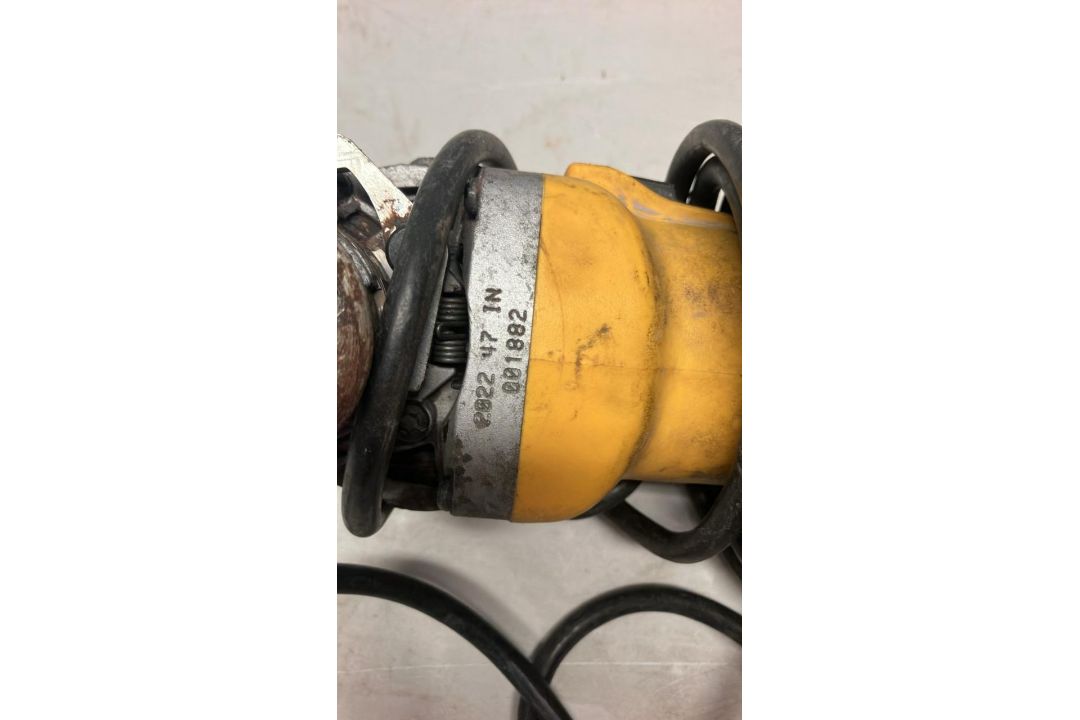 DEWALT Angle Grinder DWE4206 1010W 115mm - Image 2 of 3