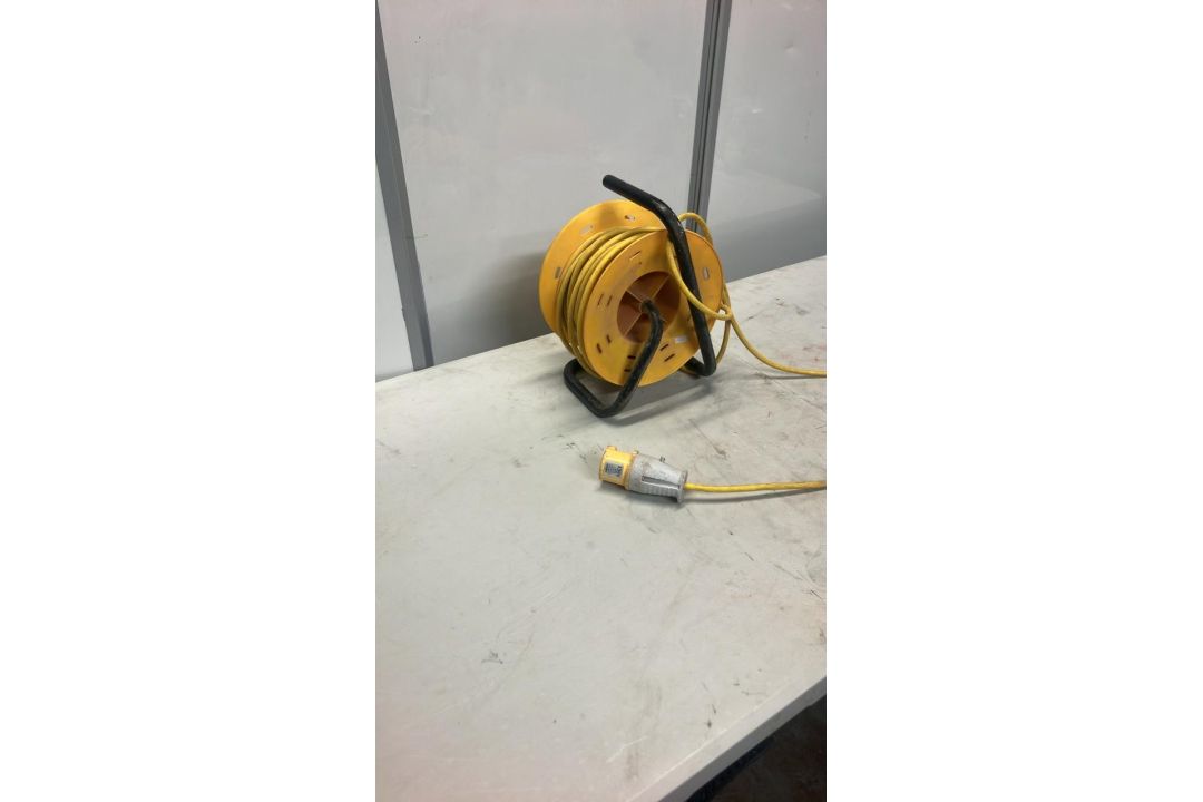 Status 2 Socket 110V 16A Industrial Extension Cord Reel - Image 2 of 3