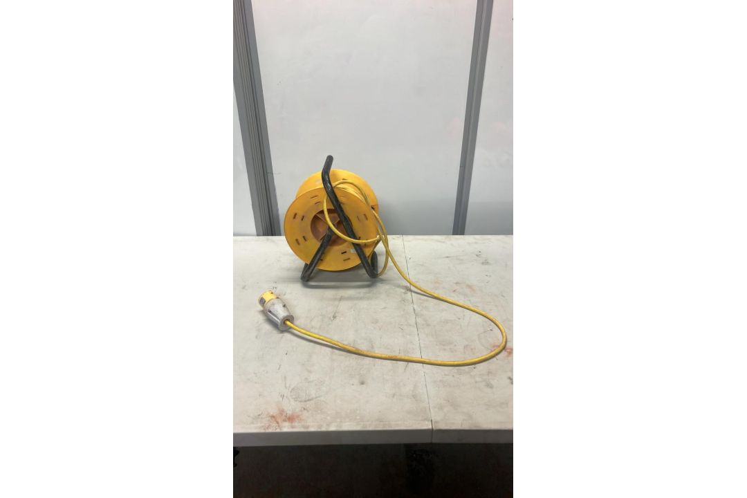 Status 2 Socket 110V 16A Industrial Extension Cord Reel - Image 1 of 3