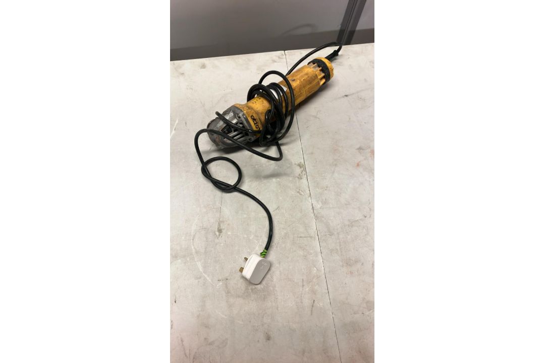 DEWALT Angle Grinder DWE4206 1010W 115mm - Image 3 of 3
