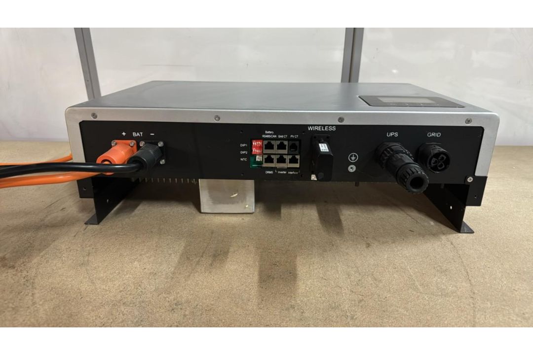 LUXPOWERTEK LXP 3600ACS AC Coupled ESS Inverter 3600W, IP65, 40–60V, SN: 3232060098 - Image 2 of 5