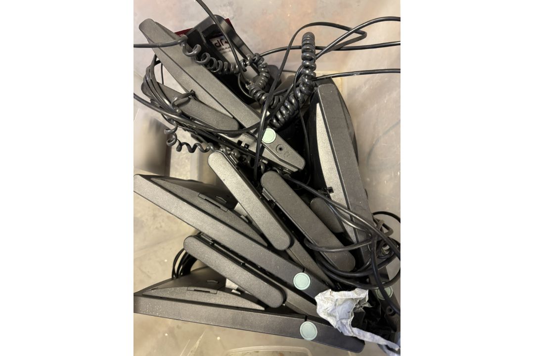 4 x Phones - Image 1 of 6