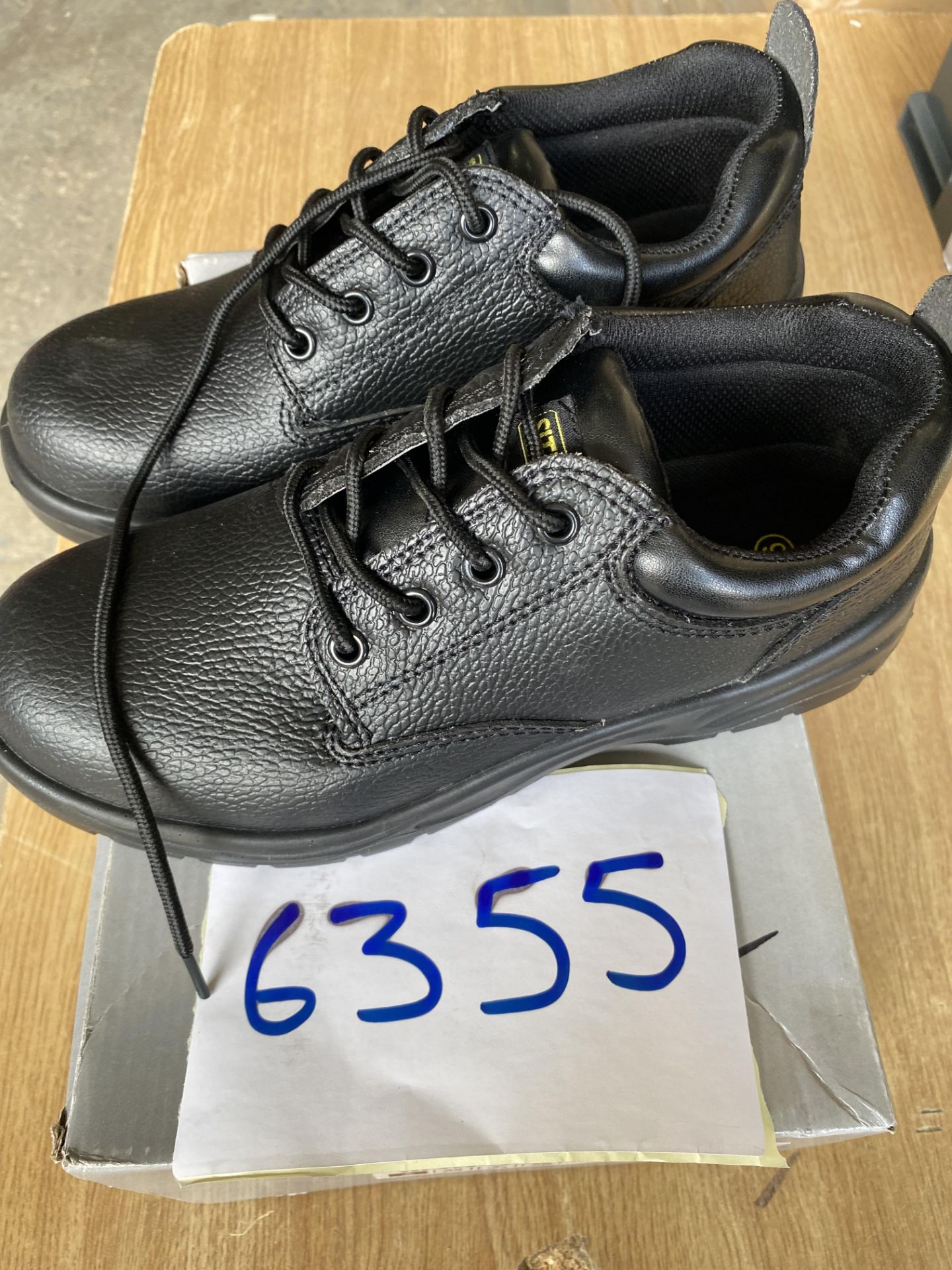 1 PAIR SITESAFE 4 EYELET BLACK SAFETY SHOES SIZE 6