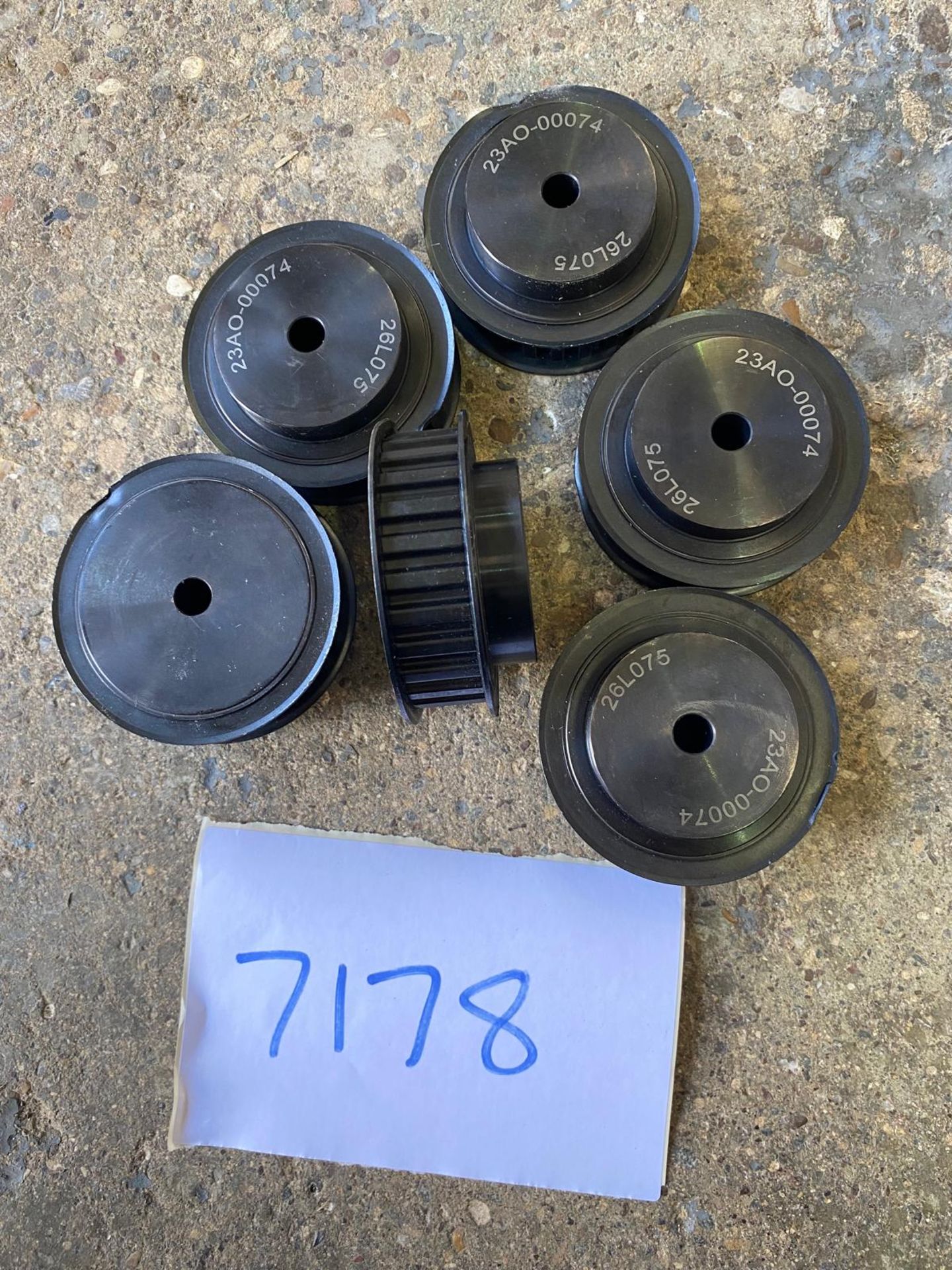 6 X GEAR BELT PULLEY 26L075.  23AO-00074