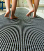 1x 0.5m x 10m BLACK ULTIMATE ANTI SLIP MATTING ROLL FOR SWIMMING POOLS OR WET SETTINGS - (CAGE PALLE