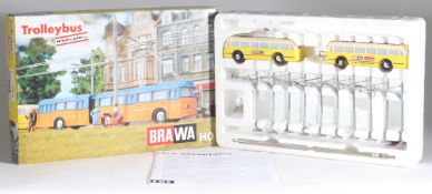 Brawa Spur H0 Trolleybus Set Motorwagen + Beiwagen gelb der '70er Jahre #6102G