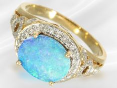 Ring: attraktiver Opal/Brillant-Goldschmiedering, neuwertig und ungetragen