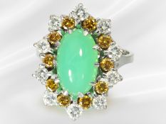 Ring: dekorativer vintage Chrysopras-Blütenring mit orange/braunen Fancy Brillanten, 18K Weißgold