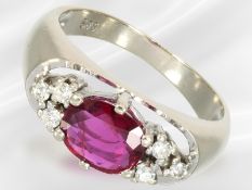 Ring: feiner weißgoldener Rubin/Brillant-Goldschmiedering, Rubin von ca. 0,7ct