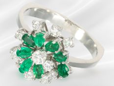 Ring: vintage Smaragd/Brillant-Blütenring, ca.1ct Brillanten