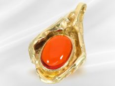 Anhänger: handgearbeiteter Goldschmiede-Anhänger mit einem schönen Feueropal