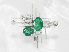 Brosche/Anhänger: ausgefallen gefertigte Smaragd/Brillantbrosche ca. 2,3ct, auch tragbar als Anhänge