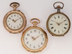 Taschenuhr/Anhängeuhr: 3 Damenuhren um 1900, 2 x Gold, 1 x Jugendstil Hochrelief in Silber