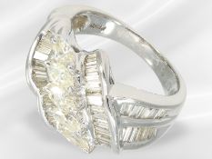 Ring: vintage Goldschmiedearbeit mit Diamanten besetzt, ca. 1,51 ct, Platin