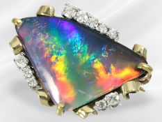 Brosche/Nadel: handgefertigte Brosche mit Brillanten und schöner Opal-Triplette
