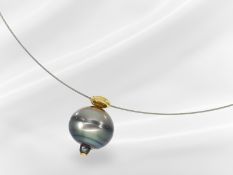 Kette/Collier: hochwertiger Anhänger mit sehr großer Tahiti-Zuchtperle, Montierungen aus 22K Gold