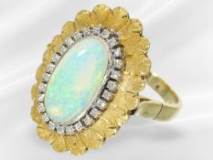 Ring: sehr schöne vintage Handarbeit, australischer Opal und Brillanten