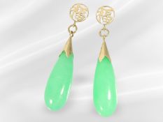 Ohrschmuck: feine Tropfen-Ohrstecker mit Jade, ca. 15,8ct